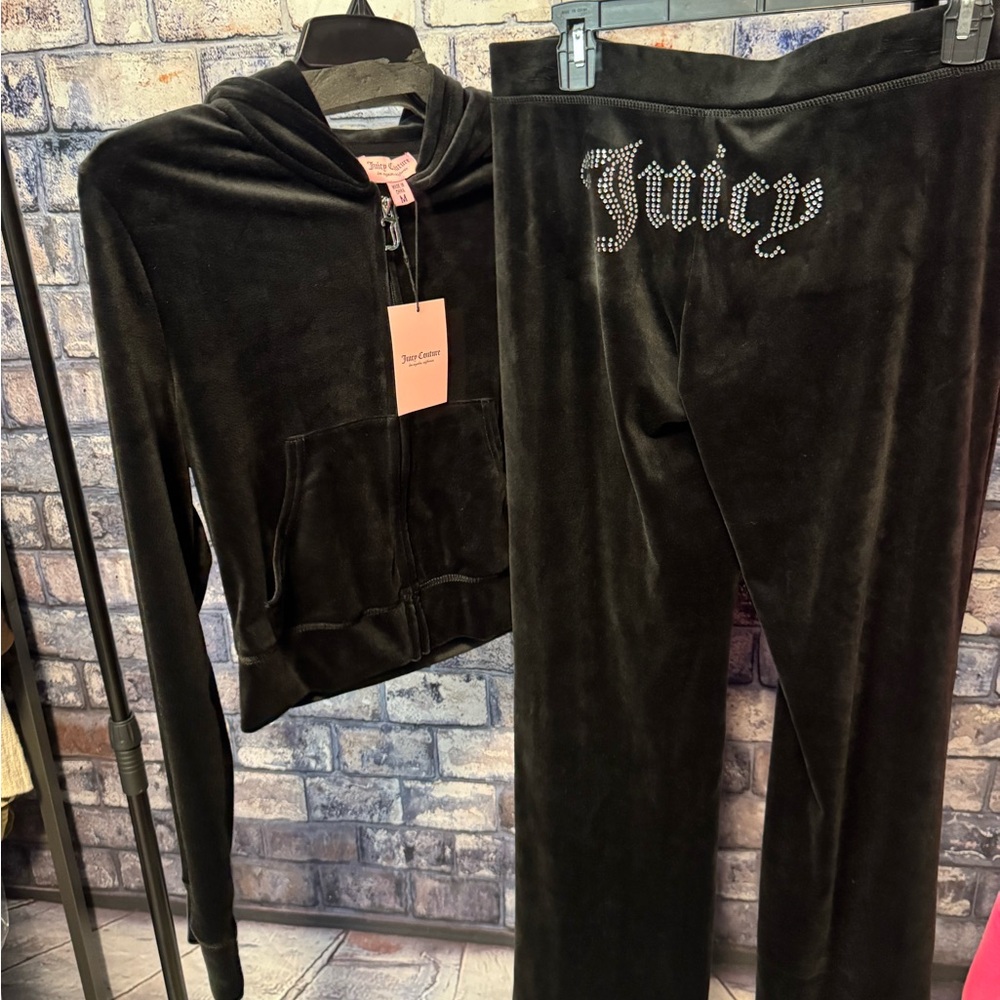 Juicy Couture Black Velour Jogger Set - Picture 2 of 4